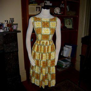Authentic 50s Vintage cotton exceptionally made fit and flair dress with zipper